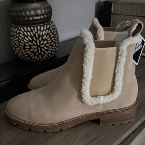 NEW IN BOX Steve Madden Leopold Cream Suede Ankle Booties